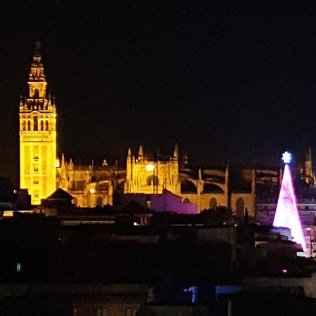 Avanti La Campana, Con Un Balcon Que Te Enamorara Del Ambiente De Sevilla Ngoại thất bức ảnh