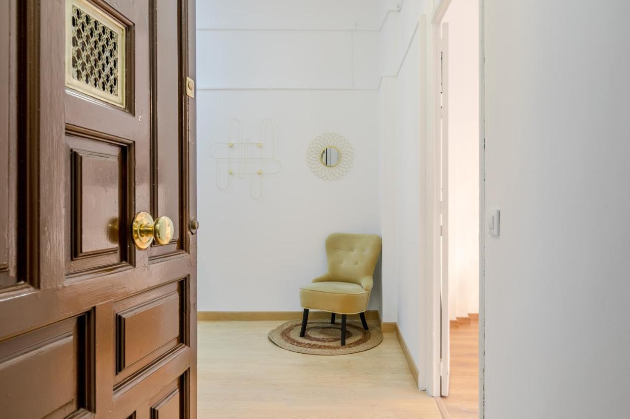 Avanti La Campana, Con Un Balcon Que Te Enamorara Del Ambiente De Sevilla Ngoại thất bức ảnh
