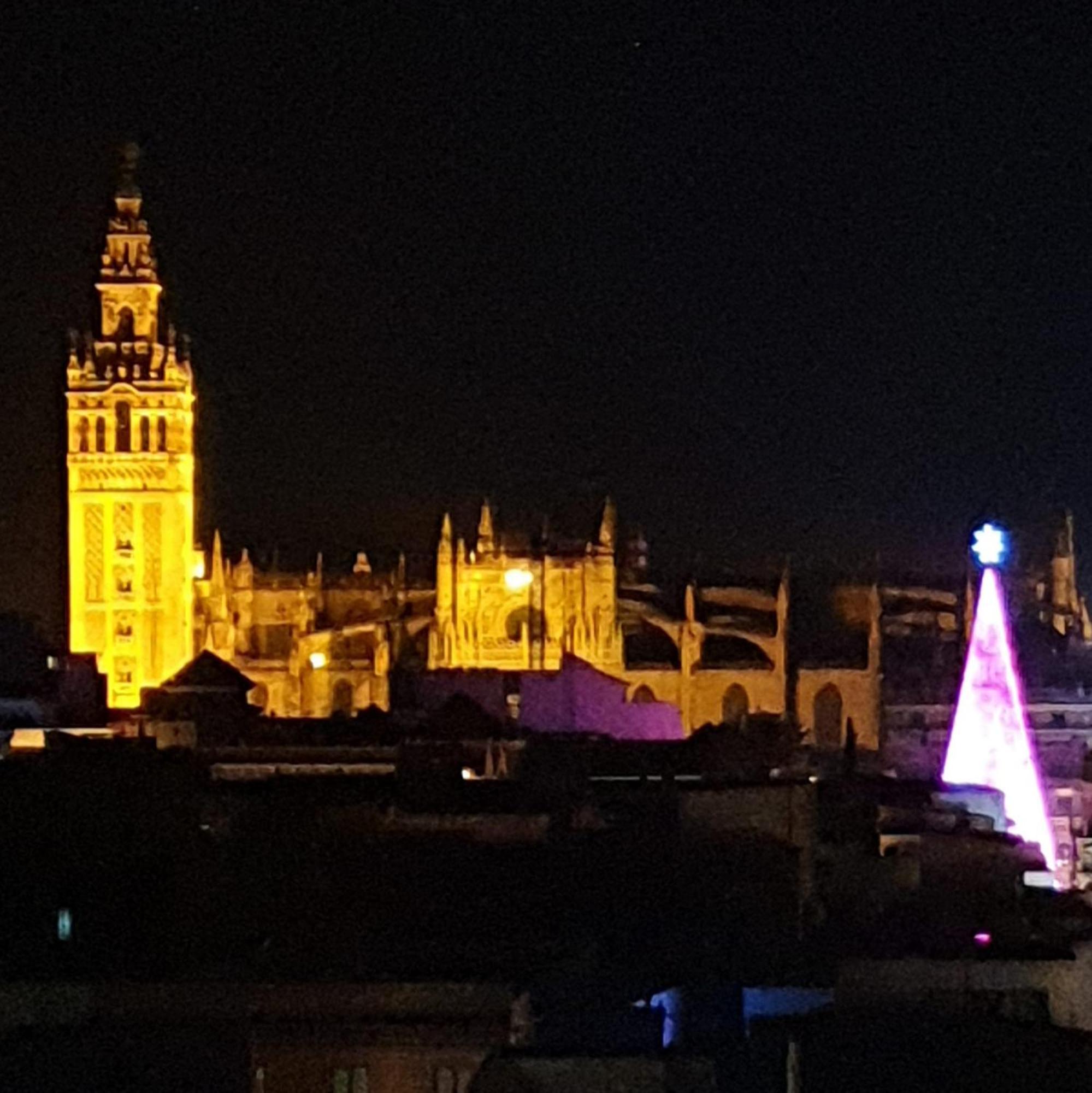 Avanti La Campana, Con Un Balcon Que Te Enamorara Del Ambiente De Sevilla Ngoại thất bức ảnh